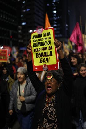 SaO PAULO, SP - 25.05.2026: ATO PELO FIM DA ESCALA 6 X 1 EM SP - Popular movements, labor unions, and workers are taking to the streets to demand an end to the 6x1 work schedule. Constitutional Amendment Proposal 08 2025 proposes reducing the work week from 44 to 40 hours, while maintaining the same salary. (Av. Paulista) x2950763x  IanxMaenfeld