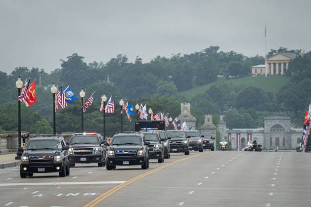 May 25, 2026, Washington, District Of Columbia, United States: Vice President JD VANCE departs Arlington National Cemetery following Memorial Day events in Arlington, Virginia. Washington United States - ZUMAk206 20260525_znp_k206_025 Copyright: xMattxKaminskyx