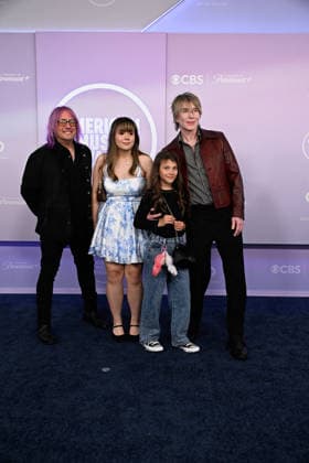 52nd American Music Awards LAS VEGAS, NV - MAY 25:Robby Takac and John Rzeznik of the Goo Goo Dolls with family at the 52nd American Music Awards on May 25, 2026 at the MGM Grand Garden Arena in Las Vegas, Nevada. Credit: Mindy Small AdMedia EDITORIAL USE ONLY  Copyright: xx AdMediax admphotostwo992038