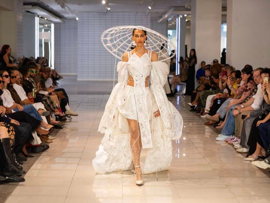 (260526) -- TORONTO, May 26, 2026 -- A model presents a creation at the Fashion Art Toronto s Fashion Week Spring Summer 2026 in Toronto, Canada, on May 25, 2026. The annual event kicked off here on Monday and will last until May 31. (Photo by Xinhua) CANADA-TORONTO-FASHION WEEK-OPENING ZouxZheng 