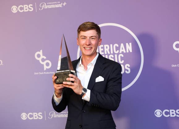 Sam Barber, winner of the Breakthrough Country Artist award, appears backstage on the winners walk during the 52nd annual American Music Awards at the MGM Grand Garden Arena in Las Vegas on Monday, May 25, 2026.  LAV20260525568 JAMESxATOA