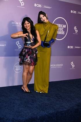 LAS VEGAS, NV - MAY 25: Rei Ami and EJAE at the 52nd American Music Awards on May 25, 2026 at the MGM Grand Garden Arena in Las Vegas, Nevada. Credit: Mindy Small USA - ZUMAa123 20260525_zaa_a123_395 Copyright: xAdMediax