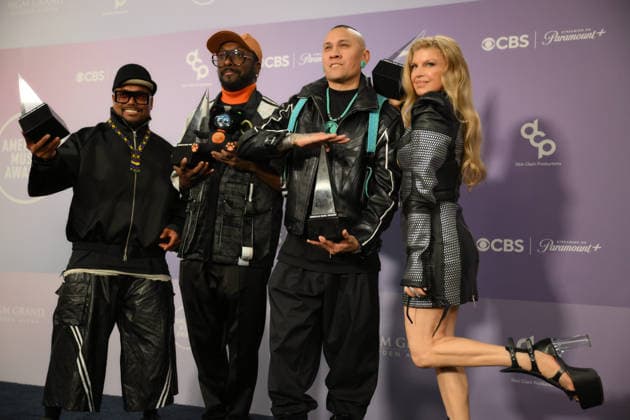 May 25, 2026, Las Vegas, Nevada, USA: (L-R) APL.DE.AP, WILL.I.AM, TABOO, FERGIE of Black Eyed Peas reunited at the 2026 American Music Awards to win the award for Best Throwback Song for their 2009 hit track Rock That Body at the Annual 52nd American Music Awards at the MGM Grand Arena in Las Vegas. Las Vegas USA - ZUMAo117 20260525_zsp_o117_134 Copyright: xMikaelxOnax