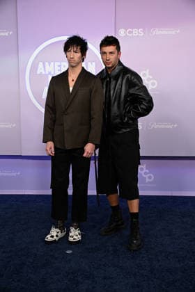 LAS VEGAS, NV - MAY 25: Josh Dun and Tyler Joseph of Twenty One Pilots at the 52nd American Music Awards on May 25, 2026 at the MGM Grand Garden Arena in Las Vegas, Nevada. Credit: Mindy Small USA - ZUMAa123 20260525_zaa_a123_283 Copyright: xAdMediax