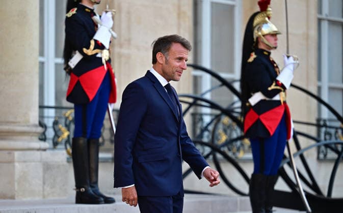 Le président Emmanuel Macron accueille Anutin Charnvirakul, premier ministre de Thaïlande au palais de lElysée à Paris le 25 mai 2026 Christian Liewig Bestimage President Emmanuel Macron welcomes Anutin Charnvirakul, Prime Minister of Thailand, to the Élysée Palace in Paris on 25 May 2026 Paris France  Copyright: xChristianxLiewigx xBestimagexChristianxLiewigx xBestimagex