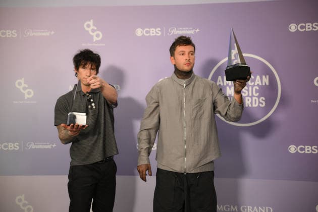 May 25, 2026, Las Vegas, Nevada, USA: (L-R) JOSH DUN, TYLER JOSEPH of Twenty One Pilots won the Best Rock Alternative Artist award at the Annual 52nd American Music Awards at the MGM Grand Arena in Las Vegas. Las Vegas USA - ZUMAo117 20260525_zsp_o117_089 Copyright: xMikaelxOnax