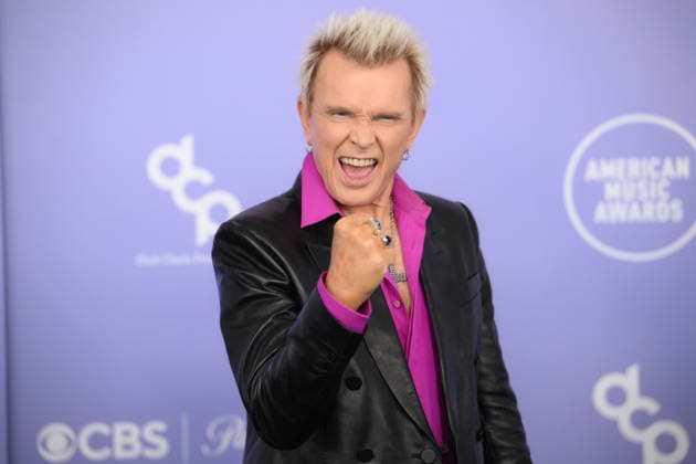 May 25, 2026, Las Vegas, Nevada, USA: BILLY IDOL english rock singer arrives at the Red Carpet during The Annual 52nd American Music Awards at the MGM Grand Arena in Las Vegas. Las Vegas USA - ZUMAo117 20260525_zsp_o117_044 Copyright: xMikaelxOnax