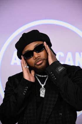 LAS VEGAS, NV - MAY 25: Leon Thomas at the 52nd American Music Awards on May 25, 2026 at the MGM Grand Garden Arena in Las Vegas, Nevada. Credit: Mindy Small USA - ZUMAa123 20260525_zaa_a123_110 Copyright: xAdMediax