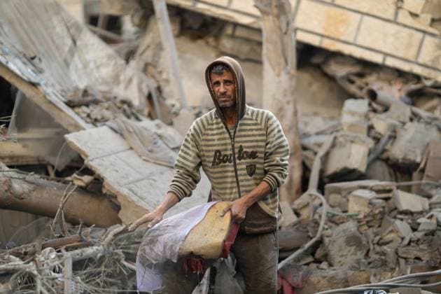 Israeli army bombed a building in Nuseirat NUSEIRAT, GAZA, PALESTINE - MAY 26: Local residents inspect the destroyed building and the damaged houses following the Israeli strike on a building belonging to the Tawil family in the Nuseirat Refugee Camp in Gaza, Palestine on May 26, 2026. The building was completely destroyed in the attack, while nearby homes were also damaged. Residents went through the rubble to find their belongings. Mahmoud Abu Hamda Anadolu Nuseirat Gaza. Editorial use only. Please get in touch for any other usage.  Copyright: x2026xAnadoluxMahmoudxAbuxHamdax