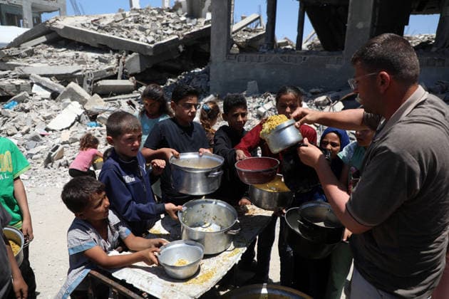 Palestinians line up to receive food inside the Jabalia refugee camp in the northern Gaza Strip. Jabalia - May 23, 2026: Palestinians line up to get food inside the Jabalia refugee camp in the northern Gaza Strip, near the Yellow Line. This line consists of concrete blocks placed by the Israeli army along the length of the Strip from north to south. The Israeli army controls more than 60% of the Strip s area. (Photo by Rizek ELdremle ) Jabalia Copyright: xx