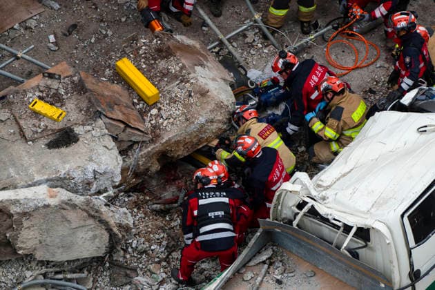 May 26, 2026, Seoul, South Korea: First responders recover severed body parts from the site of the collapsed Seosomun Overpass in Seoul, South Korea on Tuesday, May 26, 2026. Multiple workers were caught in the collapse as the city had been tearing down the overpass, built in 1966, due to structural failure. Seoul South Korea - ZUMAh163 20260526_znp_h163_013 Copyright: xJintakxHanx