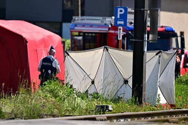 the scene of an accident between a train and a minivan, at the railway crossing Vierhuizen, in Buggenhout, Tuesday 26 May 2026. The accident happened around 8:15 am. Several people have been killed. According to initial reports, the level crossing was closed at the time of the accident.  DIRKxWAEM 175090611