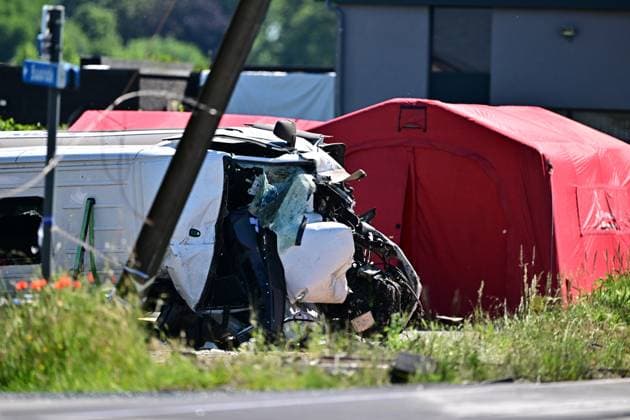 the scene of an accident between a train and a minivan, at the railway crossing Vierhuizen, in Buggenhout, Tuesday 26 May 2026. The accident happened around 8:15 am. Several people have been killed. According to initial reports, the level crossing was closed at the time of the accident.  DIRKxWAEM 175090621