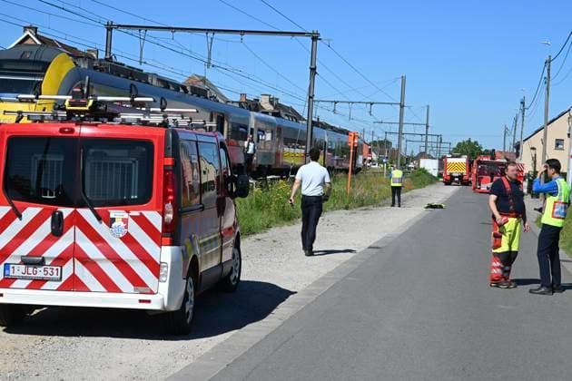 Schoolbus Gets Run Over By A Train BUGGENHOUT, BELGIUM - MAY 26 : In a train accident people have died in a collision between a train and a minibus in Buggenhout; the minibus was carrying seven schoolchildren and two adults: The barriers were down.onMay 26, 2026 in Buggenhout, Belgium, 26 05 2026 Buggenhout Belgium  Copyright: xBertxVanxDenxBrouckex