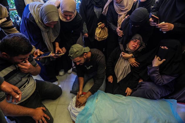 Palestinian girl killed in an Israeli attack on Khan Yunis KHAN YUNIS, GAZA, PALESTINE - MAY 26: Relatives of 14-year-old Palestinian girl Fatima Al-Khatib, who lost her life following the Israeli attack on al-Mawasi area, mourn as they attend funeral ceremony after receiving the body from Nasser Hospital in Khan Yunis, Gaza, Palestine on May 26, 2026. Abed Rahim Khatib Anadolu Khan Yunis Gaza. Editorial use only. Please get in touch for any other usage.  Copyright: x2026xAnadoluxAbedxRahimxKhatibx