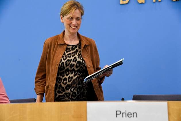 ABB BPK-KINDEREPORT- Karin Rien Bundesministerin fuer Bildung, Familie, Senioren, Frauen und Jugend Thema-Kinderreport 2026 Chancengerechte Bildung Vorstellung Bericht auf der BPK Berlin Bundespressekonferenz am 26.05.2026 Berlin Deutschland *** ABB BPK KINDEREPORT Karin Rien Federal Minister of Education, Family Affairs, Senior Citizens, Women and Youth Topic Childrens Report 2026 Equal Opportunities in Education Presentation Report at the BPK Berlin Federal Press Conference on 26 05 2026 Berlin Germany
