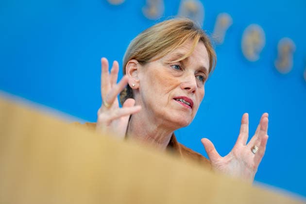 Karin Prien, Bundesministerin für Bildung, Familie, Senioren, Frauen und Jugend;Bundespressekonferenz in Berlin - Kinderreport 2026 - Titel Chancengerechte Bildung, Berlin Berlin Deutschland Haus der Bundespressekonferenz *** Karin Prien, Federal Minister of Education, Family Affairs, Senior Citizens, Women and Youth Federal Press Conference in Berlin Kinderreport 2026 Titel Chancengerechte Bildung, Berlin Berlin Germany House of the Federal Press Conference