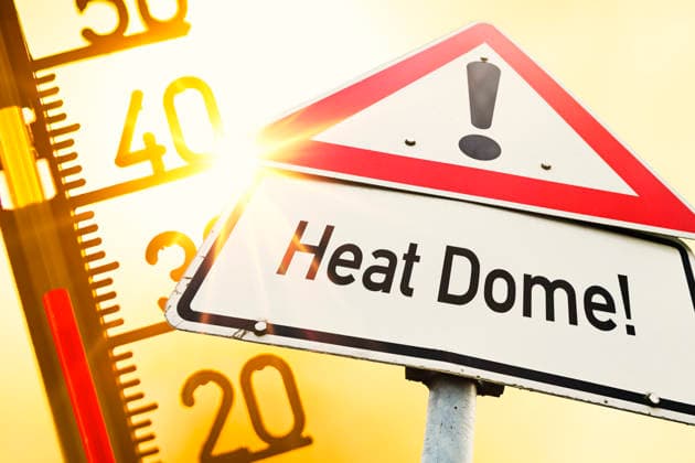FOTOMONTAGE, Schild Heat Dome und Thermometer, Symbolfoto Hitzewelle Hamburg Hamburg Deutschland ** NUR FÜR REDAKTIONELLE ZWECKE ** EDITORIAL USE ONLY ** *** PHOTOMONTAGE, Heat Dome sign and thermometer, symbolic photo heat wave Hamburg Hamburg Germany FOR EDITORIAL PURPOSES ONLY EDITORIAL USE ONLY