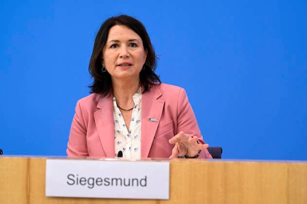 ABB BPK-KINDEREPORT- Anja Siegesmund, Vizepraesidentin des Deutschen Kinderhilfswerkes e. V.Thema-Kinderreport 2026 Chancengerechte Bildung Vorstellung Bericht auf der BPK Berlin Bundespressekonferenz am 26.05.2026 Berlin Deutschland *** ABB BPK KINDEREPORT Anja Siegesmund, Vice President of Deutsches Kinderhilfswerk e V Topic Childrens Report 2026 Equal Opportunities in Education Presentation Report at the BPK Berlin Federal Press Conference on 26 05 2026 Berlin Germany