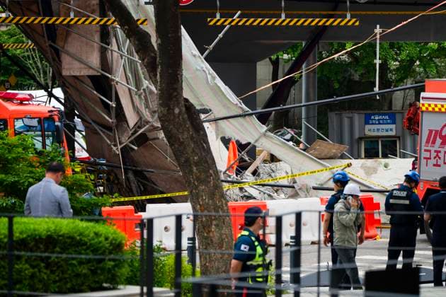 May 26, 2026, Seoul, South Korea: First responders search the site of the collapsed Seosomun Overpass in Seoul, South Korea on Tuesday, May 26, 2026. Multiple workers were caught in the collapse as the city had been tearing down the overpass, built in 1966, due to structural failure. Seoul South Korea - ZUMAh163 20260526_znp_h163_018 Copyright: xJintakxHanx