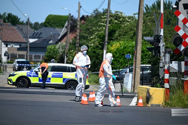 4 killed after train collides with school bus in Belgium EAST FLANDERS, BELGIUM - MAY 26: A view of the scene where four people, two of which are children, were killed after a school bus carrying children was struck by a train in East Flanders, Belgium on May 26, 2026. According to daily newspaper HLN, there were seven children and two adults, including the driver, on board the bus. Dursun Aydemir Anadolu East Flanders Belgium. Editorial use only. Please get in touch for any other usage.  Copyright: x2026xAnadoluxDursunxAydemirx