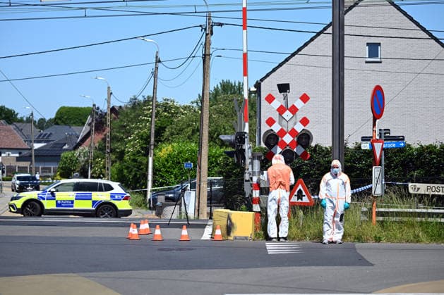 4 killed after train collides with school bus in Belgium EAST FLANDERS, BELGIUM - MAY 26: A view of the scene where four people, two of which are children, were killed after a school bus carrying children was struck by a train in East Flanders, Belgium on May 26, 2026. According to daily newspaper HLN, there were seven children and two adults, including the driver, on board the bus. Dursun Aydemir Anadolu East Flanders Belgium. Editorial use only. Please get in touch for any other usage.  Copyright: x2026xAnadoluxDursunxAydemirx