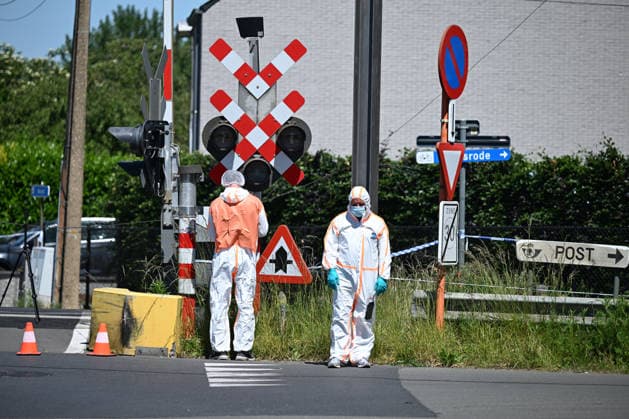 4 killed after train collides with school bus in Belgium EAST FLANDERS, BELGIUM - MAY 26: A view of the scene where four people, two of which are children, were killed after a school bus carrying children was struck by a train in East Flanders, Belgium on May 26, 2026. According to daily newspaper HLN, there were seven children and two adults, including the driver, on board the bus. Dursun Aydemir Anadolu East Flanders Belgium. Editorial use only. Please get in touch for any other usage.  Copyright: x2026xAnadoluxDursunxAydemirx