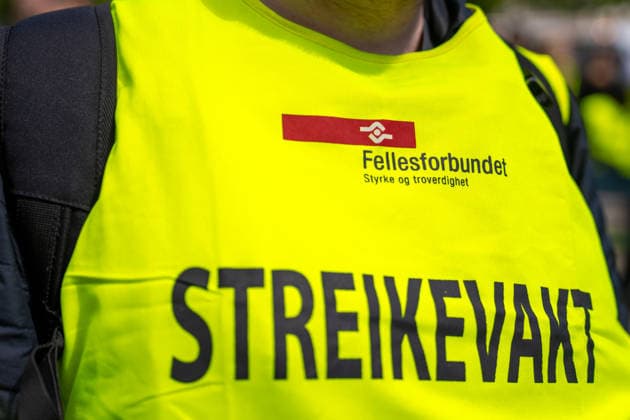 Streik med Fellesforbundet Oslo 20260526. Streikende fra Fellesforbundet. Norsk Arbeidsmandsforbund og Fellesforbundet holdt felles streikemote pa Youngstorget tirsdag. Foto: Amanda Pedersen Giske NTB Oslo Norge W6-y6djC45I EDITORIAL USE ONLY Ref:W6-y6djC45I.jpg *** Strike with Fellesforbundet Oslo 20260526 Strikers from Fellesforbundet Norsk Arbeidsmandsforbund and Fellesforbundet held a joint strike rally at Youngstorget on Tuesday Photo Amanda Pedersen Giske NTB Oslo Norway W6 y6djC45I EDITORIAL USE ONLY Ref W6 y6djC45I jpg  Copyright: xAmandaxPedersenxGiskex xNTBx