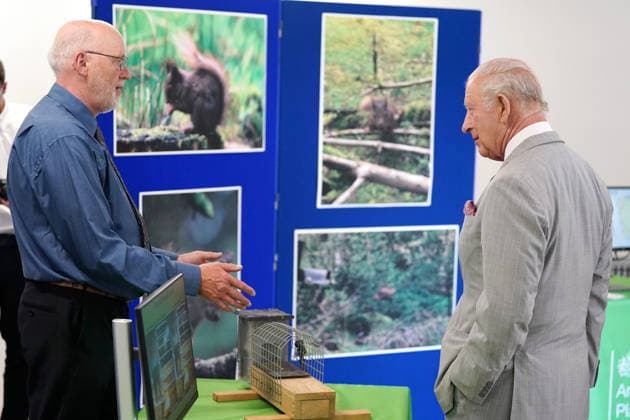 King Charles III Visits North Yorkshire YORK, ENGLAND - MAY 26: King Charles III (R) speaks with a staff member during his visit to the Animal Plant and Health Agency on May 26, 2026 in York, England. During his visit, the King learnt about the agency s efforts to control the grey squirrel population through oral contraception, with the aim of supporting the endangered red squirrel species in the United Kingdom., Credit:Dominic Lipinski PA ROTA - B68 Avalon United Kingdom, England, York  Copyright: xDominicxLipinskix xPAxROTAx-xB68x xAvalonx 1105764077