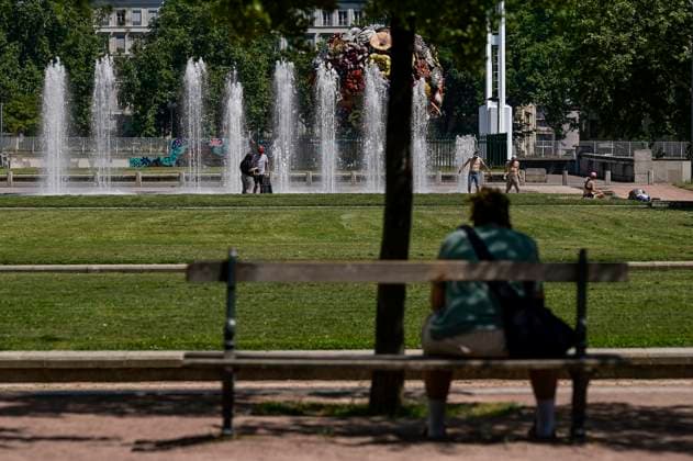 Heatwave in Lyon on May 26, 2026 PHOTOPQR LE PROGRES Maxime JEGAT Lyon 26 05 2026 Heatwave in Lyon on May 26, 2026 Passers-by in the streets of Lyon during a heatwave Heatwave in France, Lyon on May 26, 2026 Lyon Rhône Alpes France  Copyright: xPHOTOPQR LExPROGRES MAXPPPxMaximexJEGATx 20260526LPL2448 20260526LPL2448