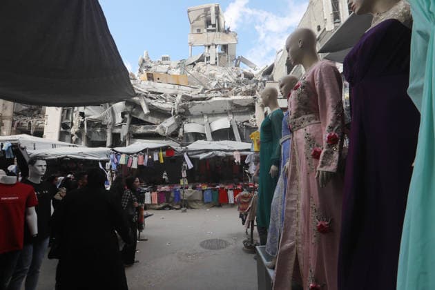 Palestinians walk through Gaza City market ahead of Eid al-Adha Palestinians walk through Al-Zawiya market in Gaza City on May 26, 2026, ahead of Eid al-Adha, as vendors display goods on temporary stalls. The market witnessed weak consumer demand and declining purchasing power amid worsening economic conditions caused by the ongoing war. Photo by Bilal Osama apaimages Gaza city Gaza Strip Palestinian Territory 260526_Gaza_BO_01(20) Copyright: xapaimagesxBilalxOsamax xapaimagesx