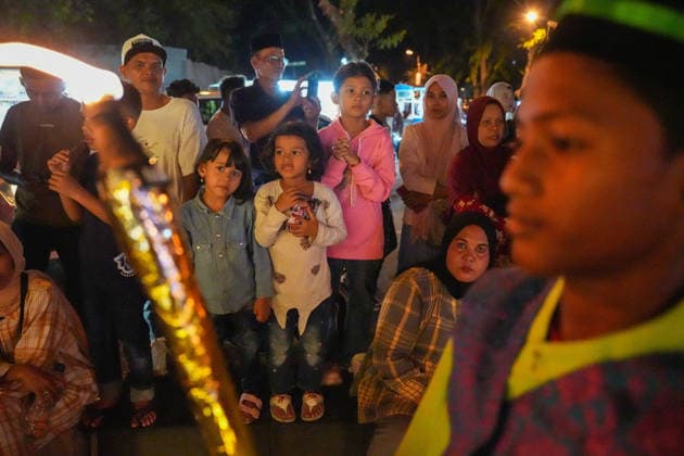 May 26, 2026, Banda Aceh, Aceh, Indonesia: Dozens of groups from various villages participated in a torchlight parade around the city to celebrate Eid al-Adha in Banda Aceh, Aceh Province, Indonesia, on Tuesday. The Indonesian government has officially declared Eid al-Adha 1447 Hijriah to fall on May 27, 2026. The torchlight parade, accompanied by the recitation of the Takbir (Islamic call to prayer), has become a Muslim tradition for celebrating the holiday and is a captivating spectacle for city residents. Banda Aceh Indonesia  - ZUMAi115 20260526_zip_i115_037 Copyright: xMuhammadxIqbalx