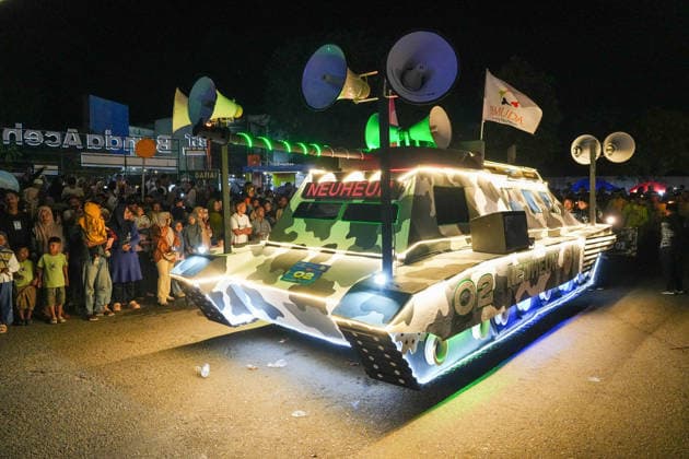 May 26, 2026, Banda Aceh, Aceh, Indonesia: A decorated tank car was seen as part of a group participating in a torchlight parade around the city to celebrate Eid al-Adha in Banda Aceh, Aceh Province, Indonesia, on Tuesday. The Indonesian government has officially declared Eid al-Adha 1447 Hijri to fall on May 27, 2026. The torchlight parade, accompanied by the recitation of the Takbir (Islamic call to prayer), around the city is a Muslim tradition for celebrating the holiday and is a fascinating spectacle for city residents. Banda Aceh Indonesia - ZUMAi115 20260526_zip_i115_026 Copyright: xMuhammadxIqbalx