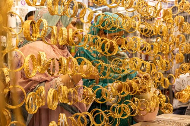 May 26, 2026, Srinagar, Jammu And Kashmir, India: Women shop for bangles at a jewellery shop ahead of Eid al-Adha in Srinagar, the summer capital of Jammu and Kashmir. Srinagar India  - ZUMAf191 20260526_zip_f191_004 Copyright: xUmarxFarooqx