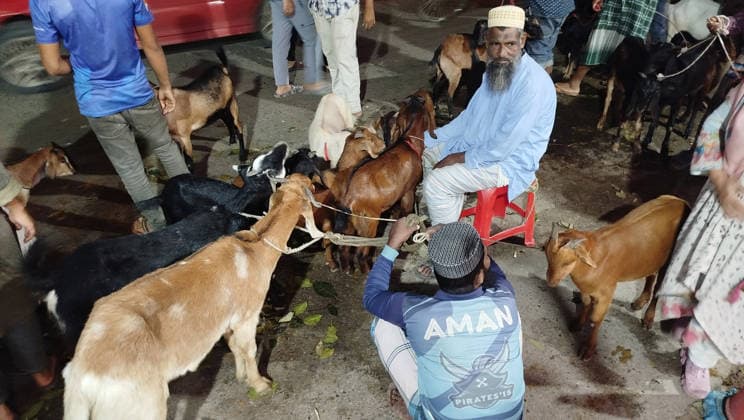 May 26, 2026, Dhaka, Bangladesh: Livestock Vendors wait for customers on a roadside ahead of the Muslim festival Eid al-Adha in Dhaka. Dhaka Bangladesh - ZUMAh143 20260526_aap_h143_008 Copyright: xMDxMehedixHasanx