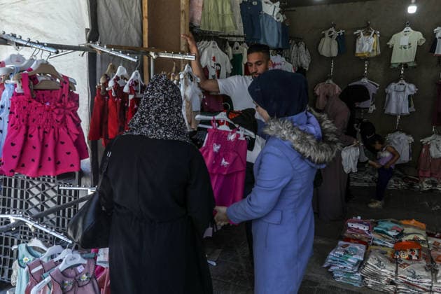 Activity increases ahead of Eid al-Adha in Gaza KHAN YUNIS, GAZA, PALESTINE - MAY 26: A view of markets and bazaars on Arafah Day ahead of Eid al-Adha, as Palestinians flocked to shopping areas to make holiday preparations in Khan Yunis, Gaza, Palestine, on May 26, 2026. Abed Rahim Khatib Anadolu Khan Yunis Gaza. Editorial use only. Please get in touch for any other usage.  Copyright: x2026xAnadoluxAbedxRahimxKhatibx