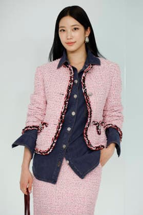 Chanel Metiers d Art 2026 Show Draws Global Stars to Seoul, South Korea Kazuha of South Korean girl group LE SSERAFIM poses for photos during the Chanel Metiers d Art 2026 show in Seoul, South Korea, on May 26, 2026. Seoul South Korea  Copyright: xMatrixxImages JungxUi-Chelx