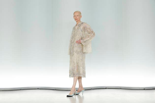 Chanel Metiers d Art 2026 Show Draws Global Stars to Seoul, South Korea British actress and Chanel brand ambassador Tilda Swinton poses for photos during the Chanel Metiers d Art 2026 show in Seoul, South Korea, on May 26, 2026. Seoul South Korea  Copyright: xMatrixxImages JungxUi-Chelx