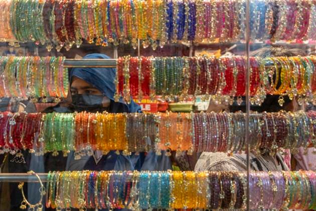 May 26, 2026, Srinagar, Jammu And Kashmir, India: A girl shops for bangles at a shop ahead of Eid al-Adha in Srinagar, the summer capital of Jammu and Kashmir. Srinagar India - ZUMAf191 20260526_zip_f191_002 Copyright: xUmarxFarooqx
