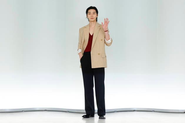 Chanel Metiers d Art 2026 Show Draws Global Stars to Seoul, South Korea South Korean actor and Chanel brand ambassador Park Seo-joon poses for photos during the Chanel Metiers d Art 2026 show in Seoul, South Korea, on May 26, 2026. Seoul South Korea  Copyright: xMatrixxImages JungxUi-Chelx
