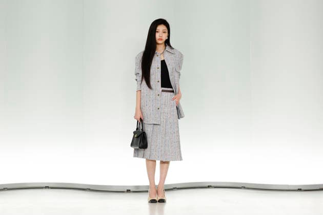 Chanel Metiers d Art 2026 Show Draws Global Stars to Seoul, South Korea Wonhee of South Korean girl group ILLIT poses for photos during the Chanel Metiers d Art 2026 show in Seoul, South Korea, on May 26, 2026. Seoul South Korea  Copyright: xMatrixxImages JungxUi-Chelx