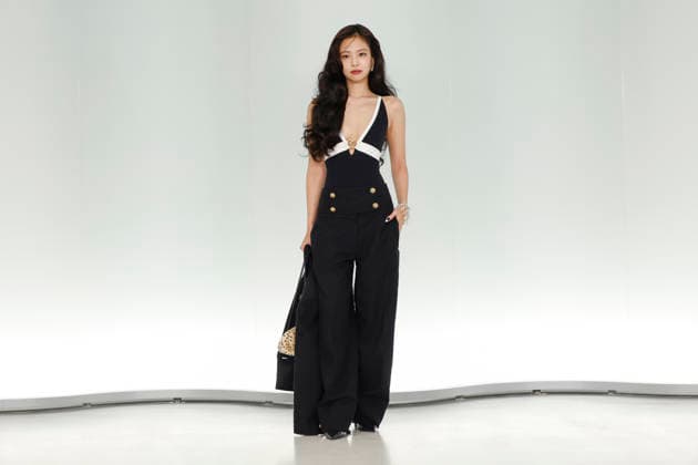 Chanel Metiers d Art 2026 Show Draws Global Stars to Seoul, South Korea Jennie of South Korean girl group BLACKPINK and Chanel global ambassador poses for photos during the Chanel Metiers d Art 2026 show in Seoul, South Korea, on May 26, 2026. Seoul South Korea  Copyright: xMatrixxImages JungxUi-Chelx