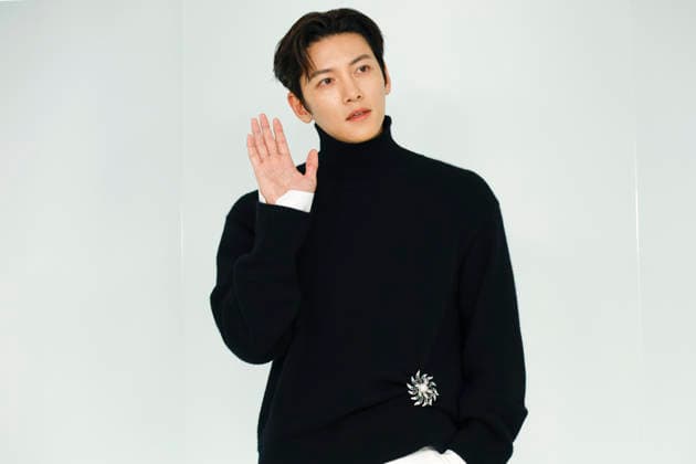Chanel Metiers d Art 2026 Show Draws Global Stars to Seoul, South Korea South Korean actor Ji Chang-wook poses for photos during the Chanel Metiers d Art 2026 show in Seoul, South Korea, on May 26, 2026. Seoul South Korea  Copyright: xMatrixxImages JungxUi-Chelx