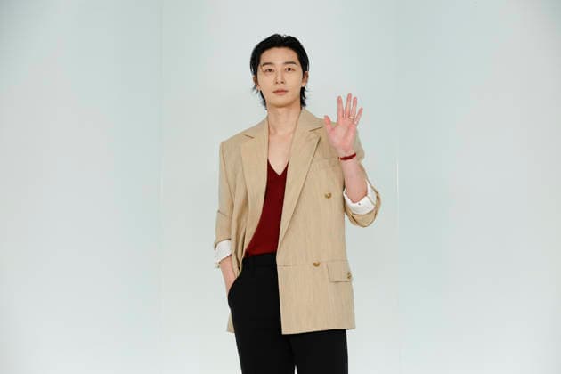Chanel Metiers d Art 2026 Show Draws Global Stars to Seoul, South Korea South Korean actor and Chanel brand ambassador Park Seo-joon poses for photos during the Chanel Metiers d Art 2026 show in Seoul, South Korea, on May 26, 2026. Seoul South Korea  Copyright: xMatrixxImages JungxUi-Chelx