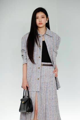 Chanel Metiers d Art 2026 Show Draws Global Stars to Seoul, South Korea Wonhee of South Korean girl group ILLIT poses for photos during the Chanel Metiers d Art 2026 show in Seoul, South Korea, on May 26, 2026. Seoul South Korea  Copyright: xMatrixxImages JungxUi-Chelx
