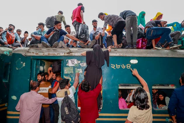 May 26, 2026, Tongi, Bangladesh: Bangladeshi Muslim passengers struggle to board an overcrowded train as they travel home ahead of the upcoming Eid al-Adha festival at a railway station in Tongi, near Dhaka, Bangladesh, Monday, May 26, 2024. Millions of people are expected to leave the capital in one of the countryÃ¢â‚¬â ¢s largest annual holiday exoduses to celebrate Eid with their families in rural areas. Tongi Bangladesh  - ZUMAd117 20260526_fap_d117_046 Copyright: xSuvraxKantixDasx