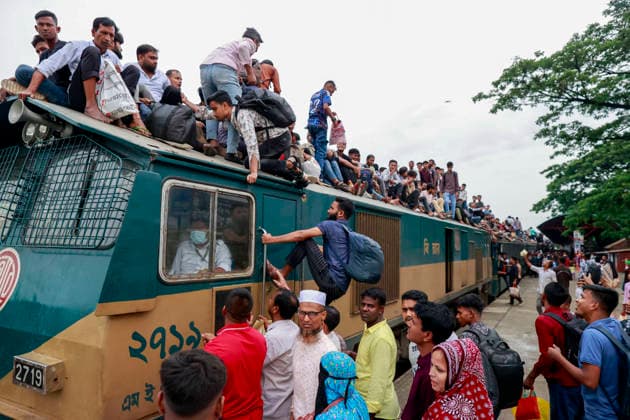 May 26, 2026, Tongi, Bangladesh: Bangladeshi Muslim passengers struggle to board an overcrowded train as they travel home ahead of the upcoming Eid al-Adha festival at a railway station in Tongi, near Dhaka, Bangladesh, Monday, May 26, 2024. Millions of people are expected to leave the capital in one of the countryÃ¢â‚¬â ¢s largest annual holiday exoduses to celebrate Eid with their families in rural areas. Tongi Bangladesh  - ZUMAd117 20260526_fap_d117_049 Copyright: xSuvraxKantixDasx