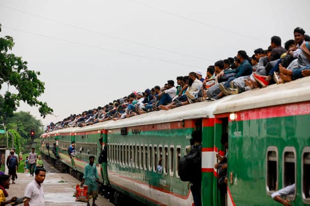 May 26, 2026, Tongi, Bangladesh: Bangladeshi Muslim passengers struggle to board an overcrowded train as they travel home ahead of the upcoming Eid al-Adha festival at a railway station in Tongi, near Dhaka, Bangladesh, Monday, May 26, 2024. Millions of people are expected to leave the capital in one of the countryÃ¢â‚¬â ¢s largest annual holiday exoduses to celebrate Eid with their families in rural areas. Tongi Bangladesh - ZUMAd117 20260526_fap_d117_004 Copyright: xSuvraxKantixDasx