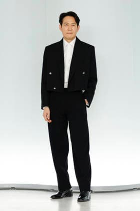 Chanel Metiers d Art 2026 Show Draws Global Stars to Seoul, South Korea South Korean actor Lee Jung-jae poses for photos during the Chanel Metiers d Art 2026 show in Seoul, South Korea, on May 26, 2026. Seoul South Korea  Copyright: xMatrixxImages JungxUi-Chelx