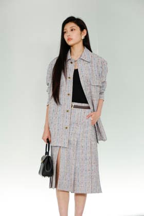 Chanel Metiers d Art 2026 Show Draws Global Stars to Seoul, South Korea Wonhee of South Korean girl group ILLIT poses for photos during the Chanel Metiers d Art 2026 show in Seoul, South Korea, on May 26, 2026. Seoul South Korea  Copyright: xMatrixxImages JungxUi-Chelx